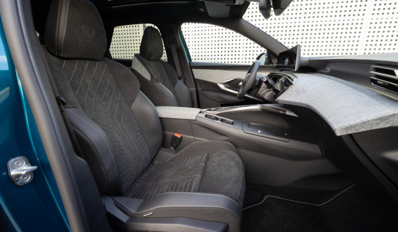 
								Peugeot E-3008 210 full									