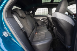 
										Peugeot E-3008 210 full									