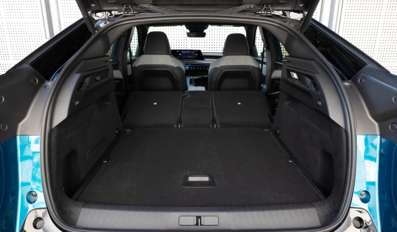 
								Peugeot E-3008 210 full									