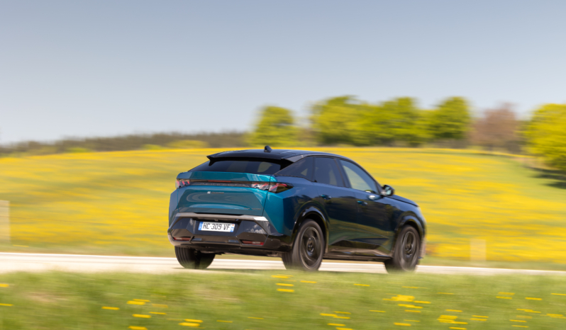 
								Peugeot E-3008 210 full									
