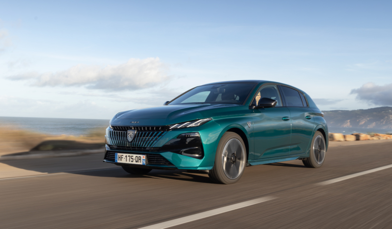 
								Peugeot E-308 156 full									
