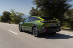 
										Peugeot E-408 210 full									