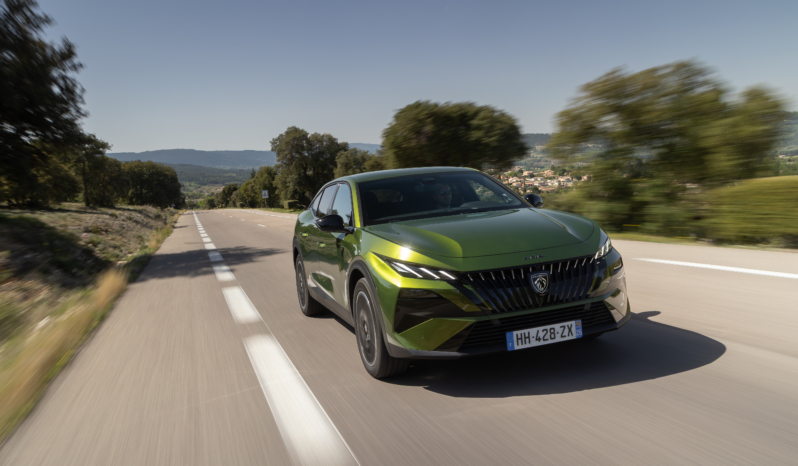 
								Peugeot E-408 210 full									