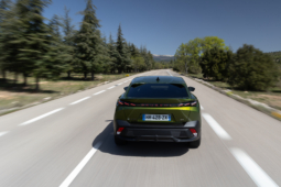 
										Peugeot E-408 210 full									