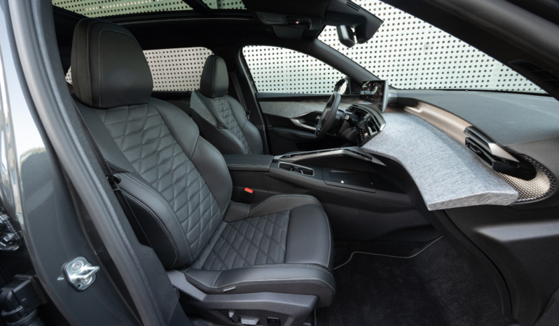 
								Peugeot E-5008 210 full									