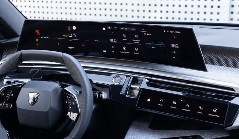 
								Peugeot E-5008 210 full									