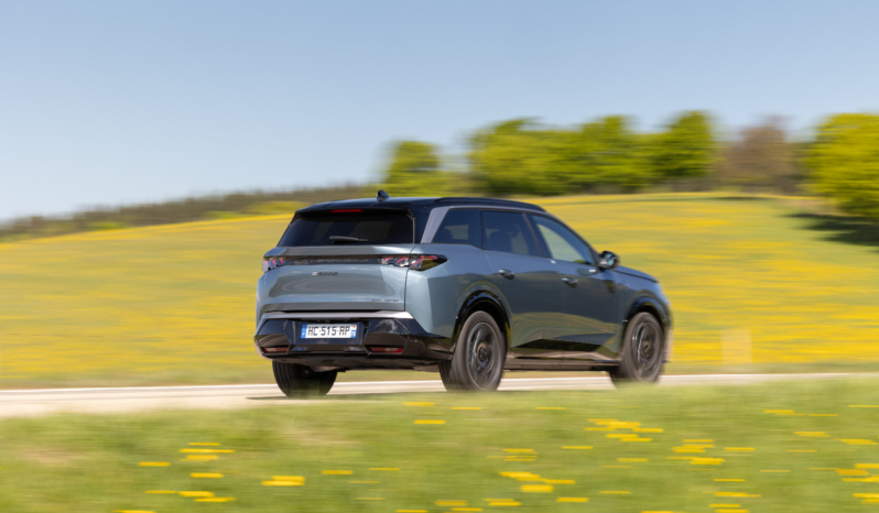 
								Peugeot E-5008 210 full									