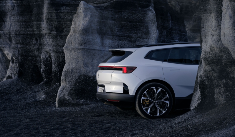 
								Polestar 4 SUV Dual Motor full									