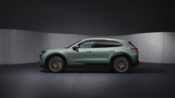 
										Porsche Cayenne Turbo Electric full									
