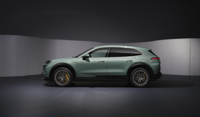 
								Porsche Cayenne Turbo Electric full									
