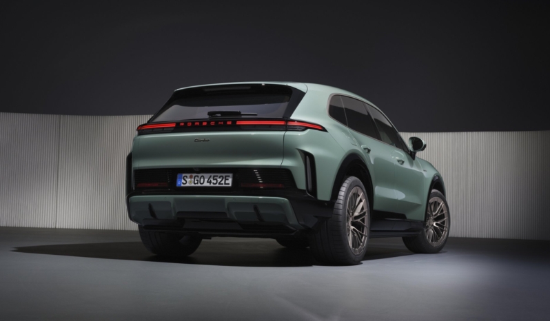 
								Porsche Cayenne Turbo Electric full									