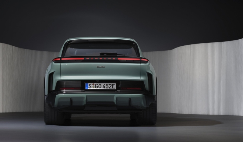 
								Porsche Cayenne Turbo Electric full									
