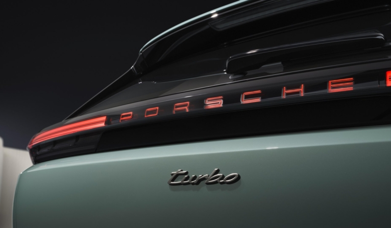 
								Porsche Cayenne Turbo Electric full									