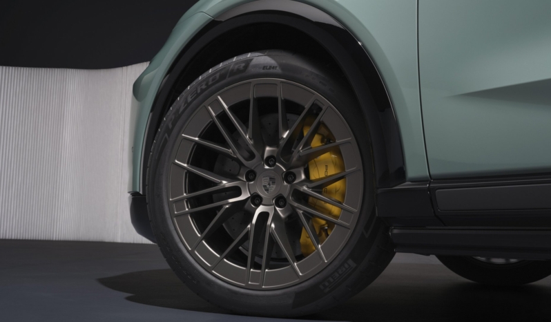 
								Porsche Cayenne Turbo Electric full									