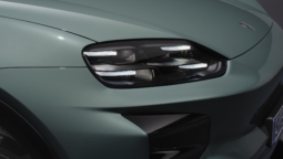 
										Porsche Cayenne Turbo Electric full									