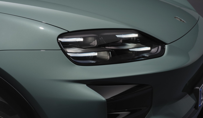 
								Porsche Cayenne Turbo Electric full									