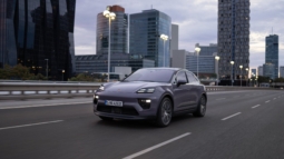 
										Porsche Macan Electric full									