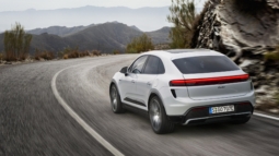 
										Porsche Macan Turbo Electric full									
