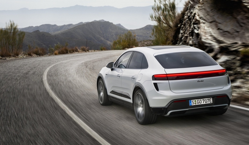 
								Porsche Macan Turbo Electric full									