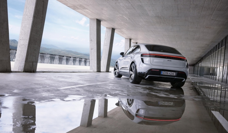 
								Porsche Macan Turbo Electric full									
