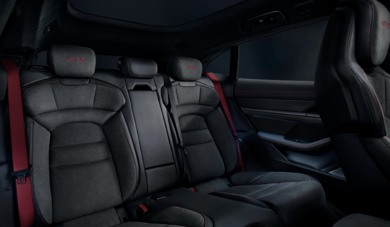 
								Porsche Taycan GTS Sport Turismo full									