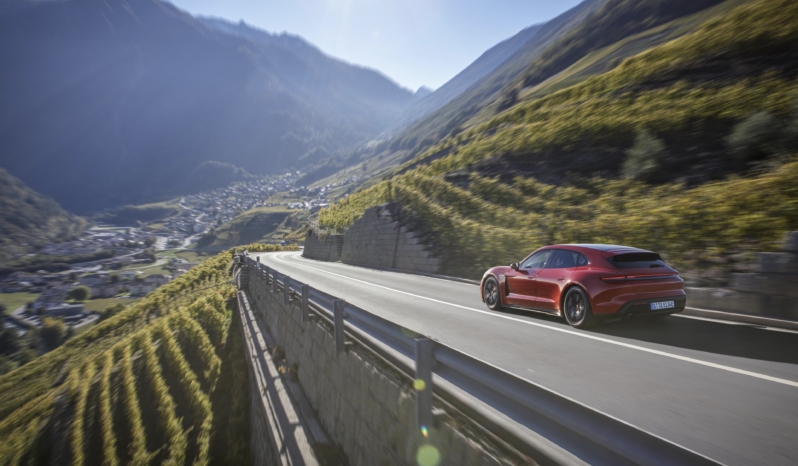 
								Porsche Taycan GTS Sport Turismo full									