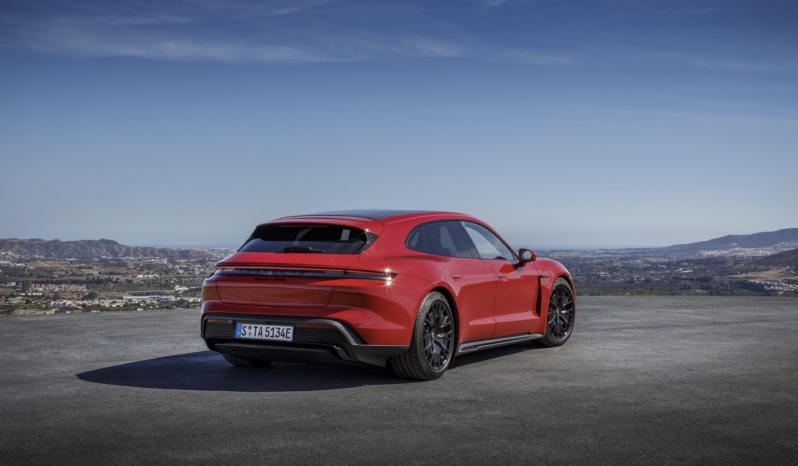 
								Porsche Taycan GTS Sport Turismo full									