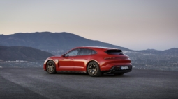 
										Porsche Taycan GTS Sport Turismo full									