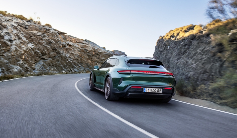 
								Porsche Taycan Turbo Cross Turismo full									