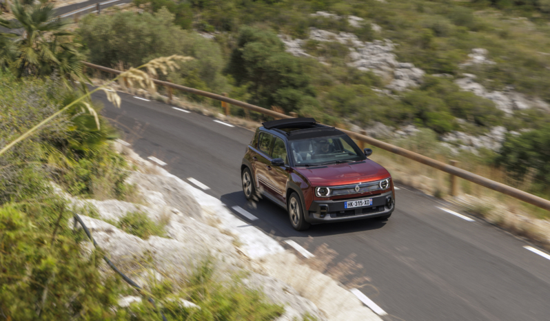 
								Renault 4 E-Tech electric 40 kWh full									