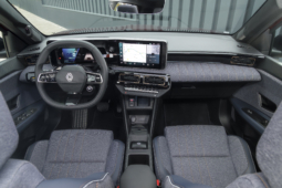 
										Renault 4 E-Tech electric 40 kWh full									