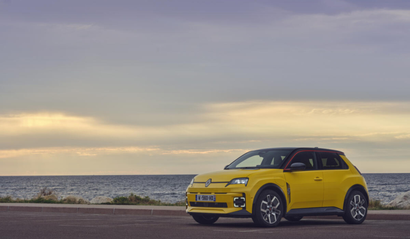 
								Renault 5 E-Tech electric 40 kWh full									