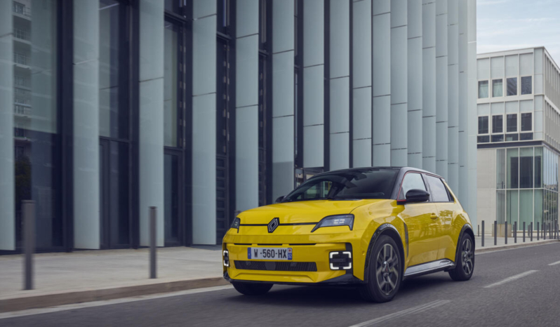 
								Renault 5 E-Tech electric 40 kWh full									