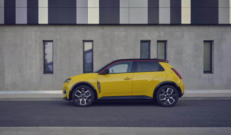 
								Renault 5 E-Tech electric 40 kWh full									