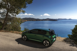 
										Renault Twingo E-Tech electric full									