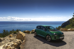 
										Renault Twingo E-Tech electric full									