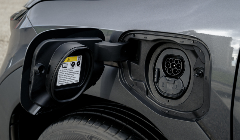
								Toyota Urban Cruiser 61 kWh AWD full									