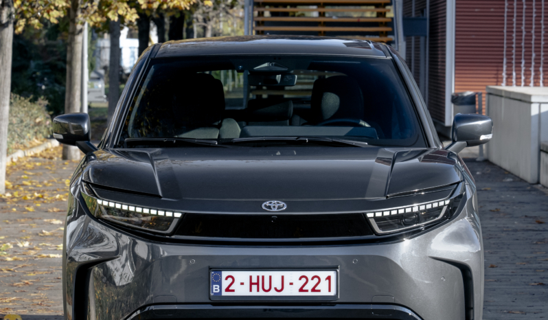 
								Toyota Urban Cruiser 61 kWh AWD full									