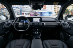 
										Toyota Urban Cruiser 61 kWh AWD full									
