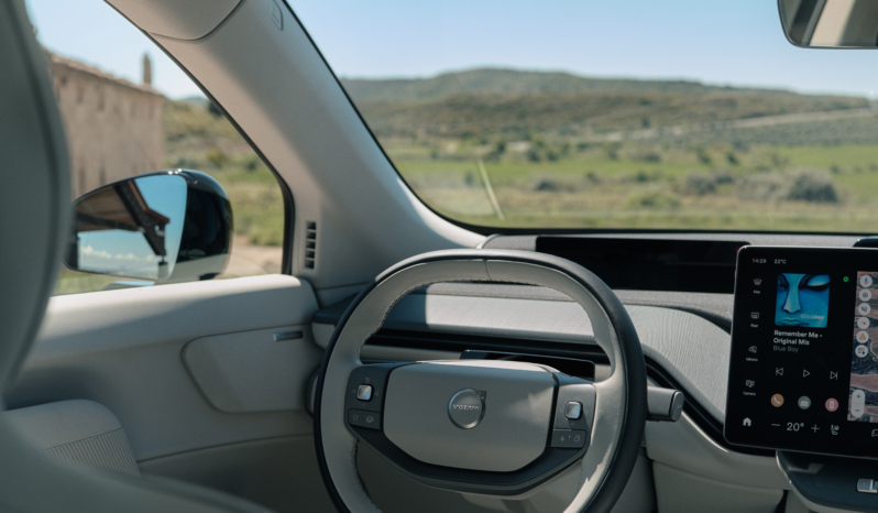 
								Volvo EX60 P6 full									