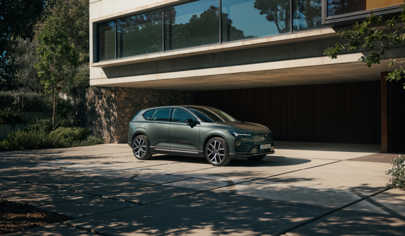 
								Volvo EX60 P6 full									