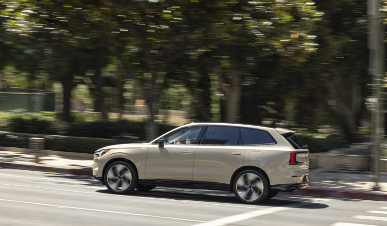 
								Volvo EX90 Twin Motor Performance full									