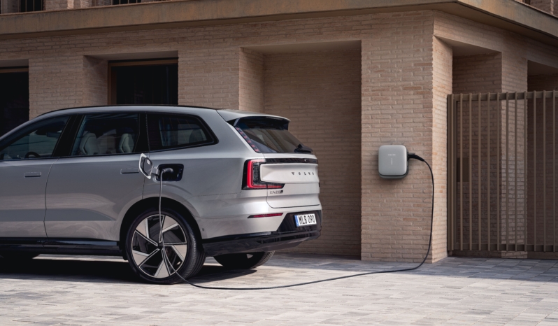 
								Volvo EX90 Twin Motor Performance full									