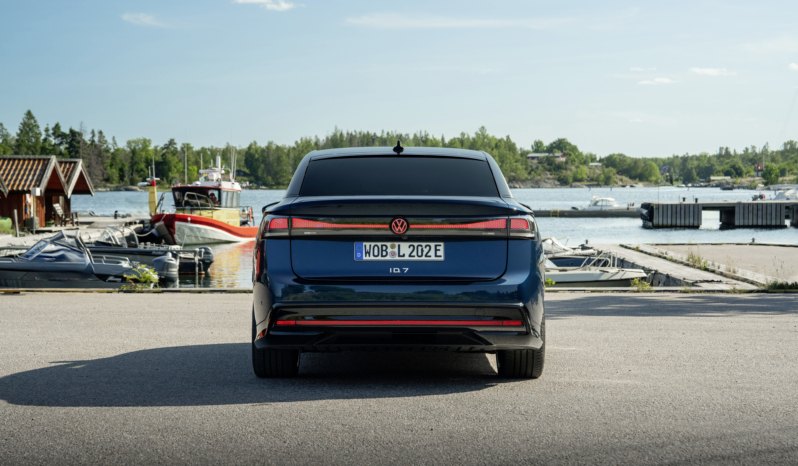 
								Volkswagen ID.7 Pro full									