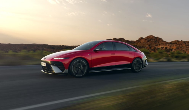 
								Hyundai IONIQ 6 84 kWh RWD full									