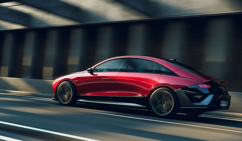 
								Hyundai IONIQ 6 84 kWh RWD full									