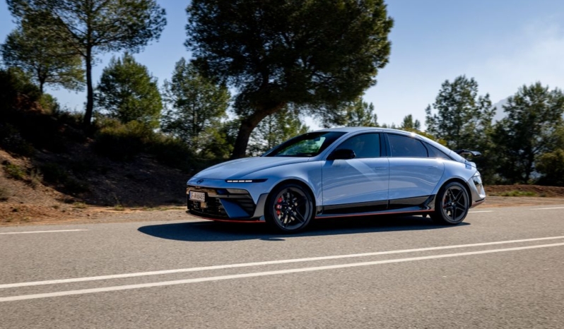
								Hyundai IONIQ 6 N full									